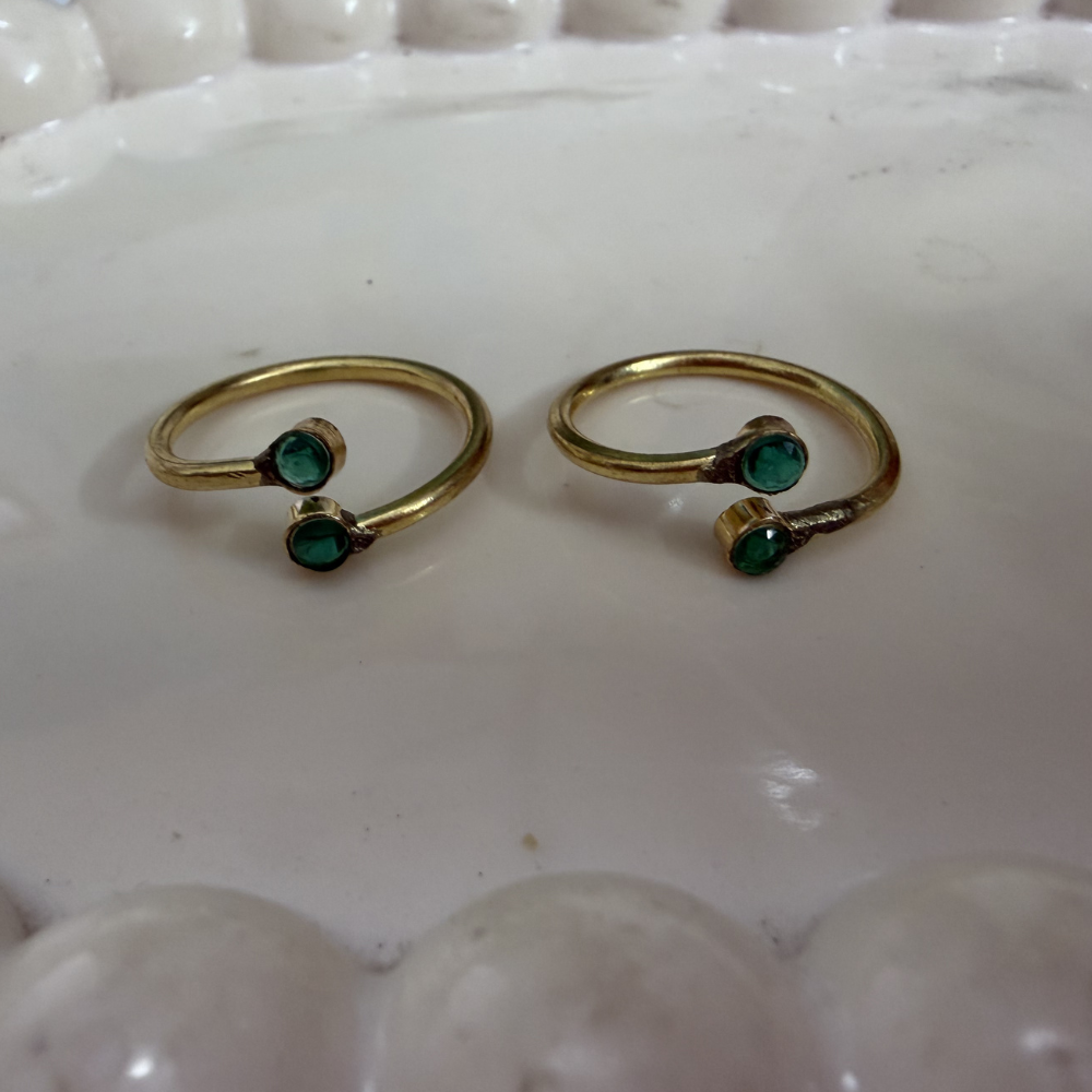IMPON Unpolished Green Stone Toe Rings
