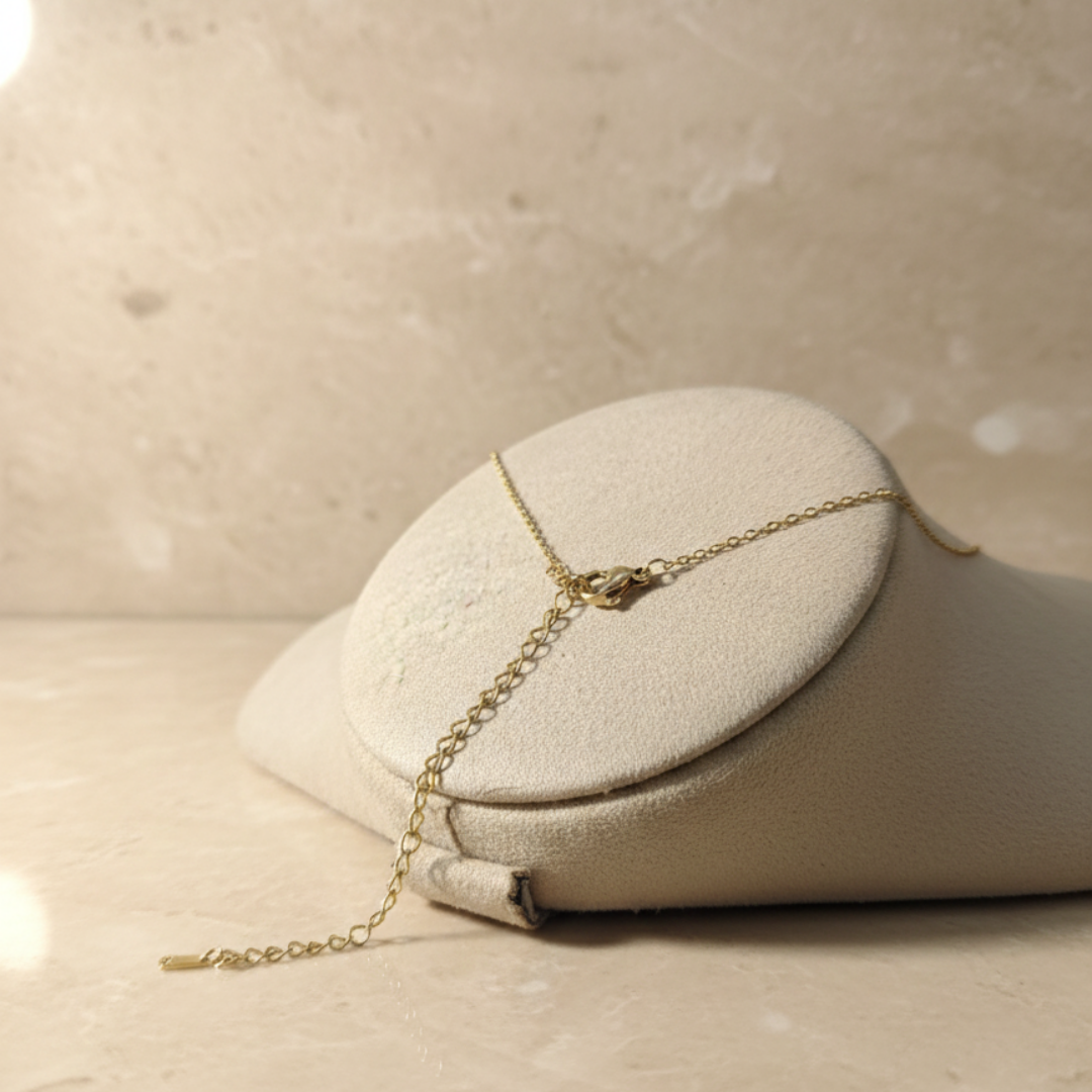 Minimal Round Gold Pendant Chain