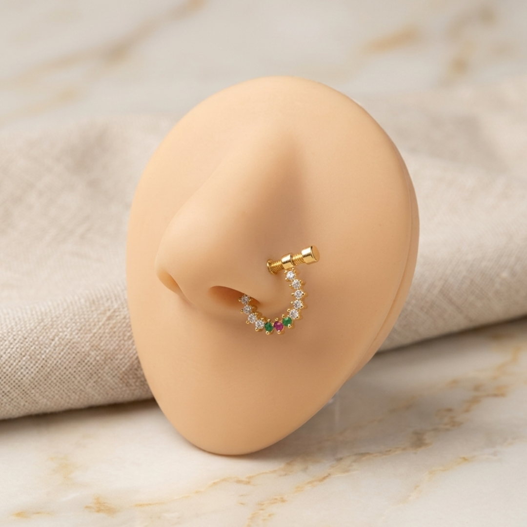 Minimal Diamond Curve Nose Pin