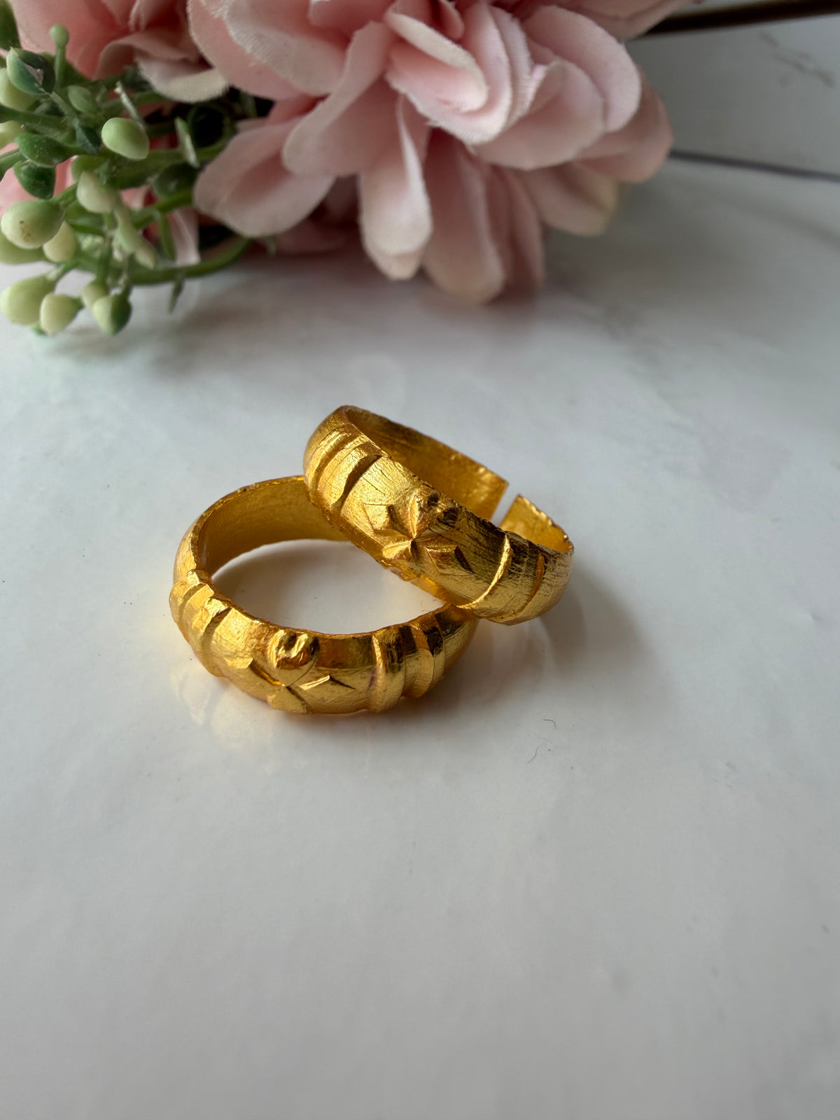 Impon Gold Polished Floral Toe Rings