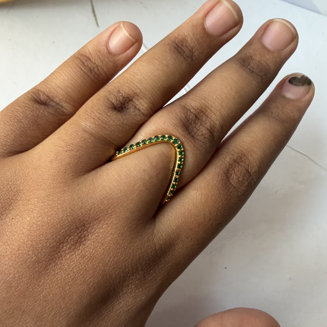 Emerald Vanki Ring