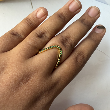 Emerald Vanki Ring