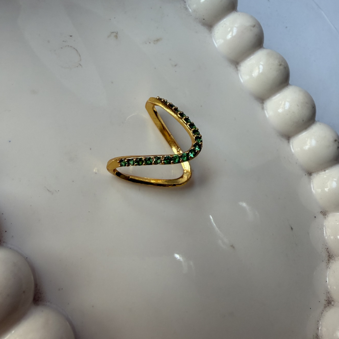 Emerald Vanki Ring