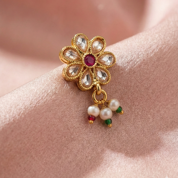 Maharashtrian Kundan Nath Nose Pin with White Kundan Petals