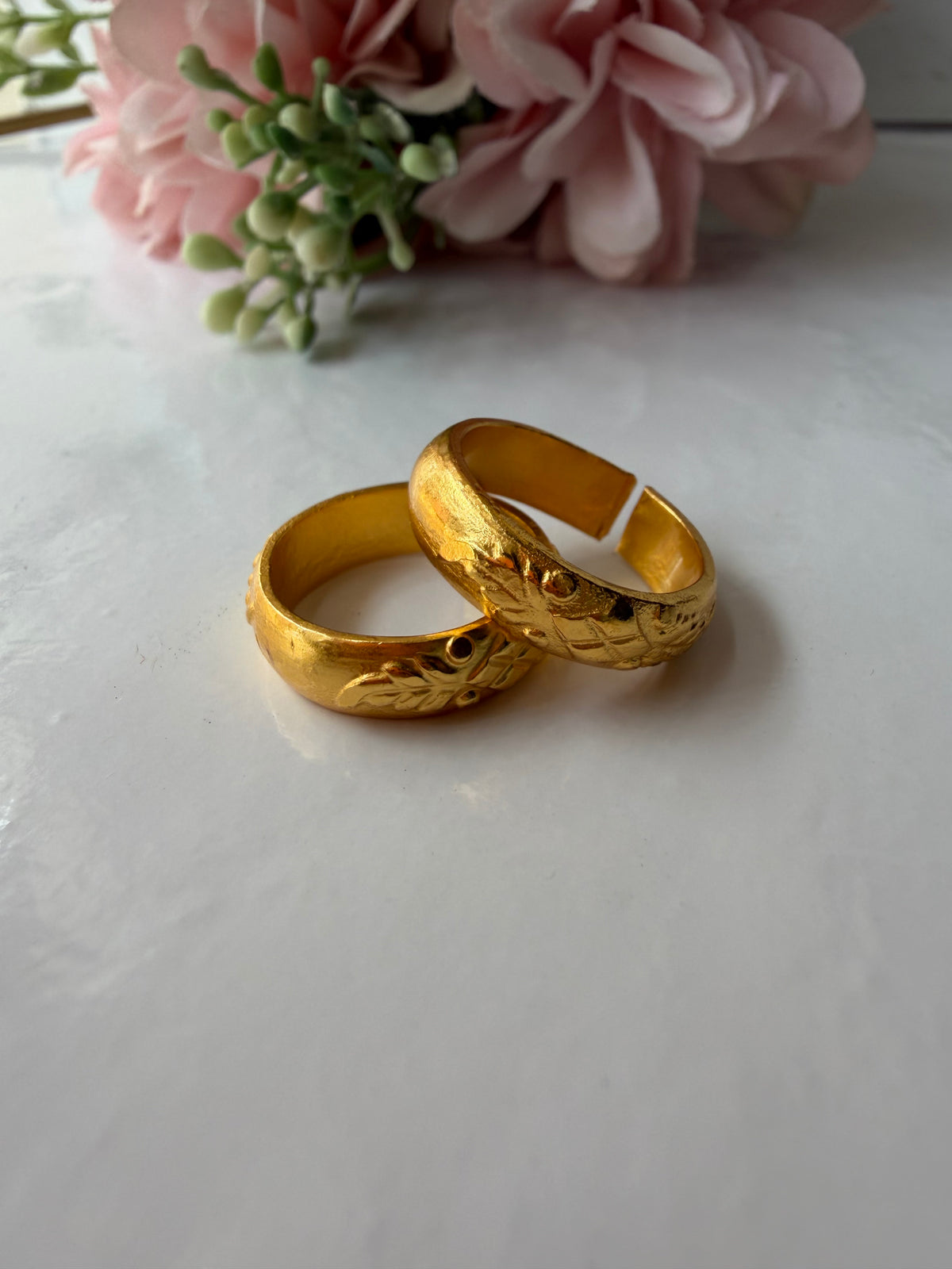 Impon Gold Polished Leaves Toe Rings